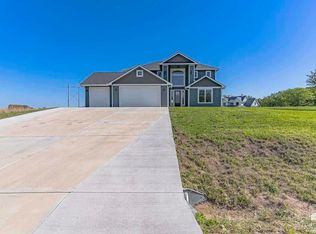 14371 Prairie Fire Ln, Wamego, KS 66547