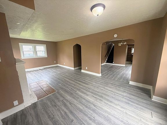 3rd image of 601 Glendora Ave