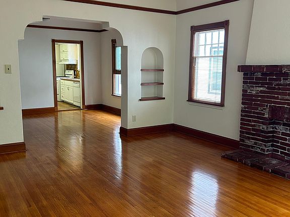 4th image of 636 N Genesee Ave #1/2