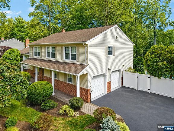 3rd image of 400 Faletti Cir