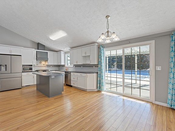 4th image of 5722 E 15th Ave