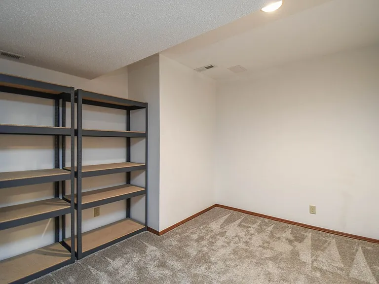 2213 S Wellington Ave — Photo 37