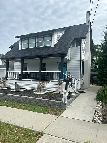 1308 Bridge St Photo 1