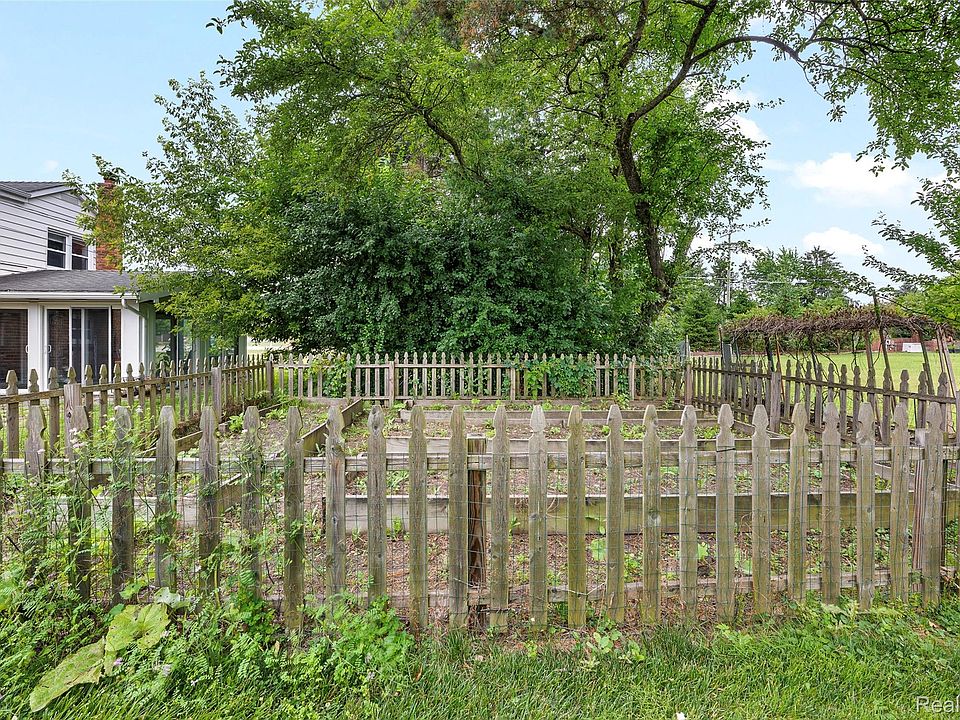 42192 Dequindre Rd, photo 7