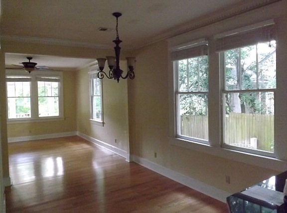 3rd image of 425 W Woodlawn Ave