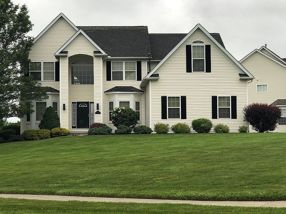 Lake Ridge front view
