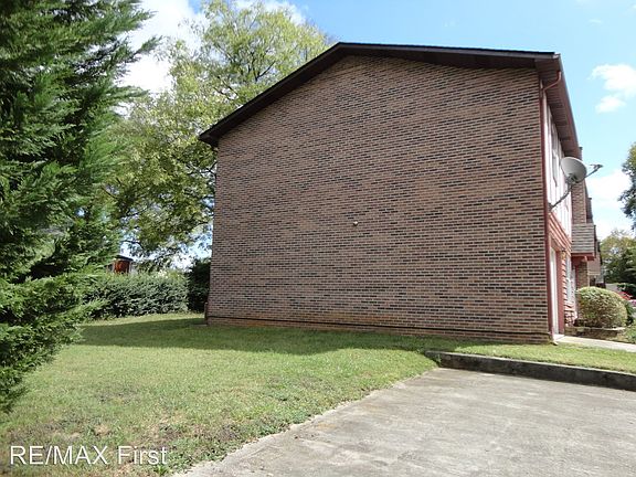 3rd image of 1010 Young Ave