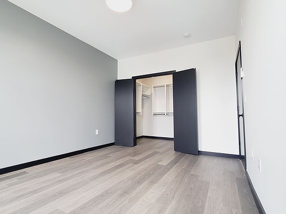 3rd image of 138 Mallory Ave #401E