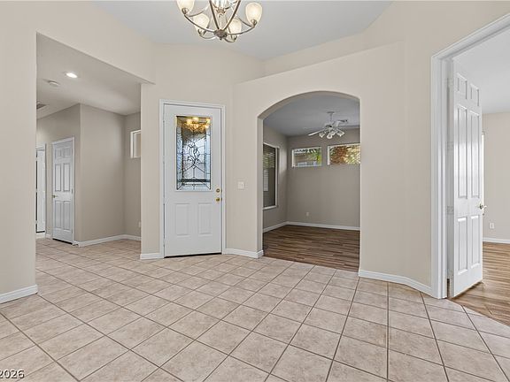 4th image of 430 Chalet Dr