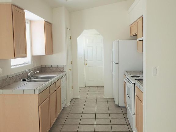 5th image of 2240 Barranca Dr