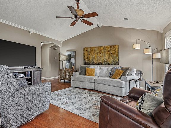 4th image of 2116 Sheffield Dr