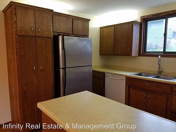 5th image of 3027 Crescent Ln NW