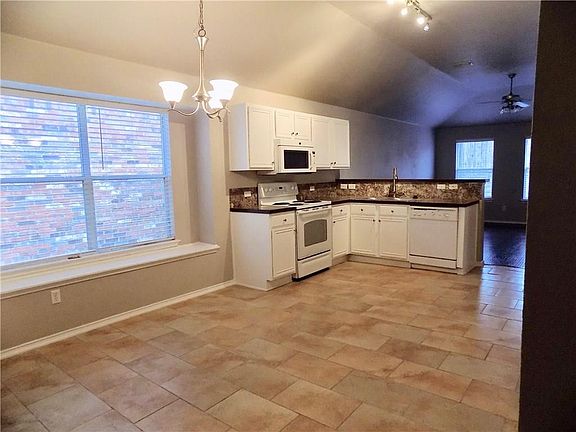 4th image of 3012 Thicket Bend Ct