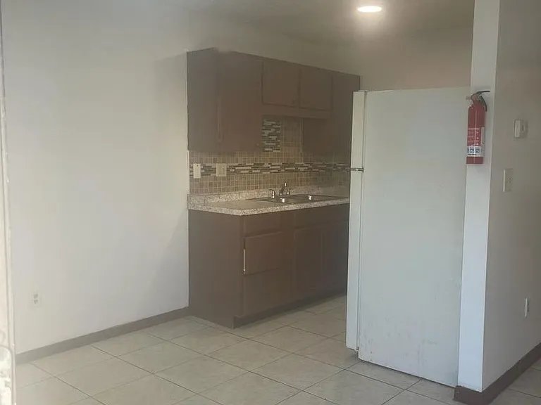 2226 Leo Dr — Photo 4