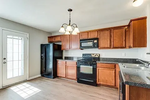 6044 Cullen Dr — Photo 5