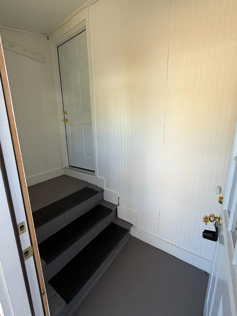 27 Esmond St - 27 Unit 2 — Photo 2
