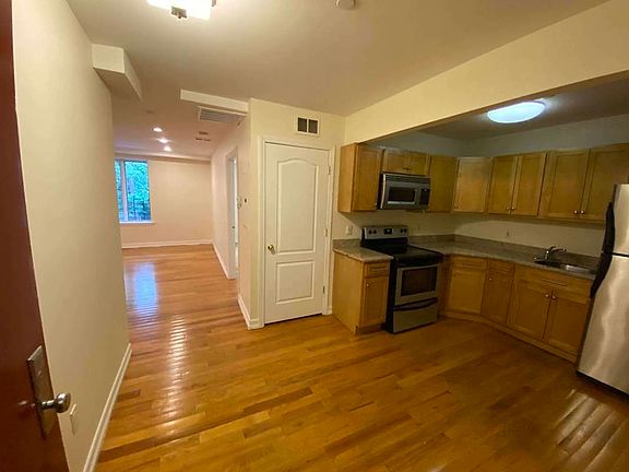 2nd image of 406 15th St Ste 2