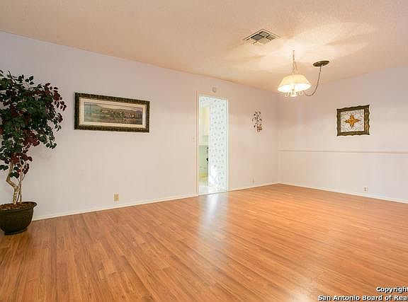 3rd image of 117 Norris Dr W
