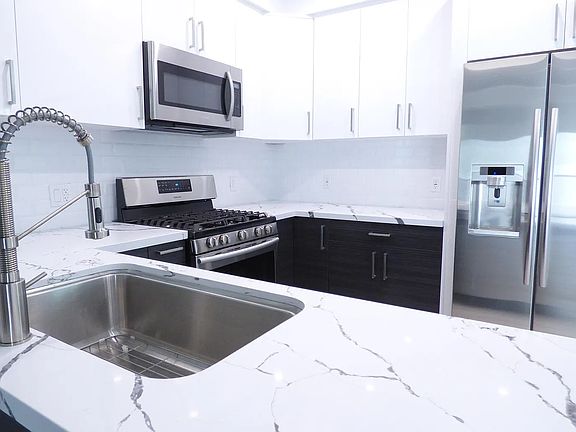 5th image of 947 Wilcox Ave #401
