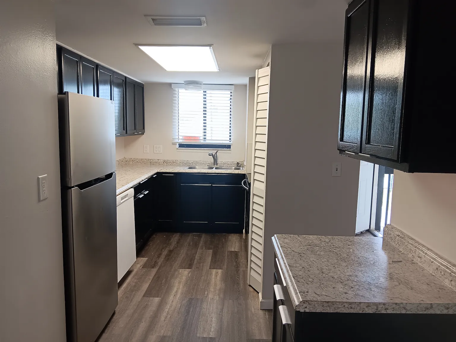 2 bed, 1000 sqft, $1,490 — Photo 4