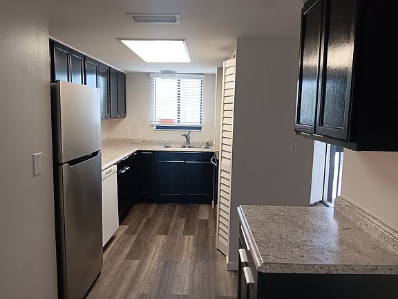 4th image of 2541 S Myrtle Ave #D