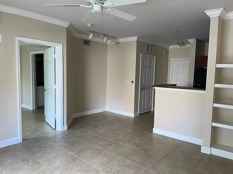 202 E South St #2038 — Photo 23
