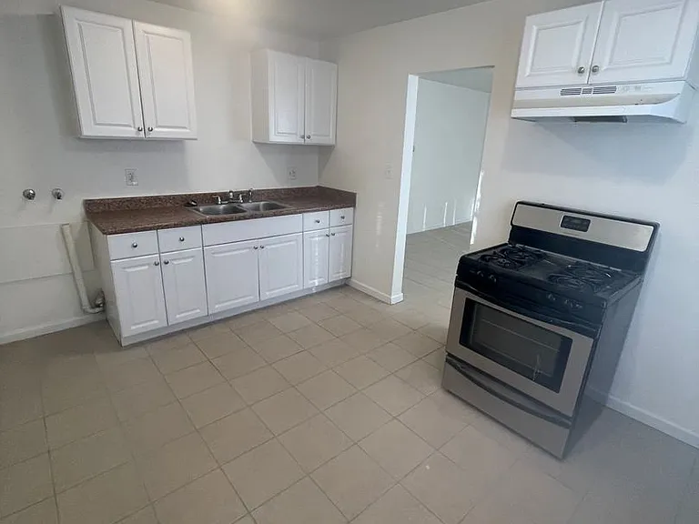 1117 Jefferson St — Photo 5
