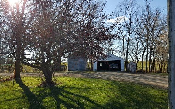 4th image of 927 County Road 5 NW