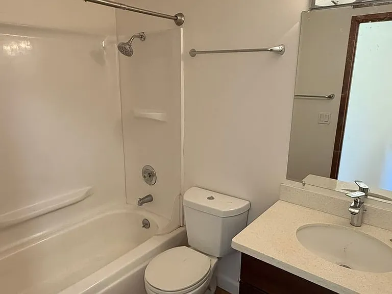 2210 Yale Ave E — Photo 11