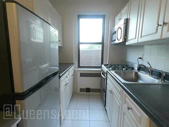 4th image of 4915 Skillman Ave #B3