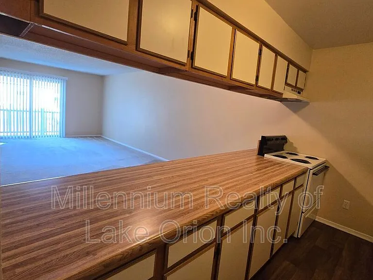 25 Louck St #16 — Photo 7
