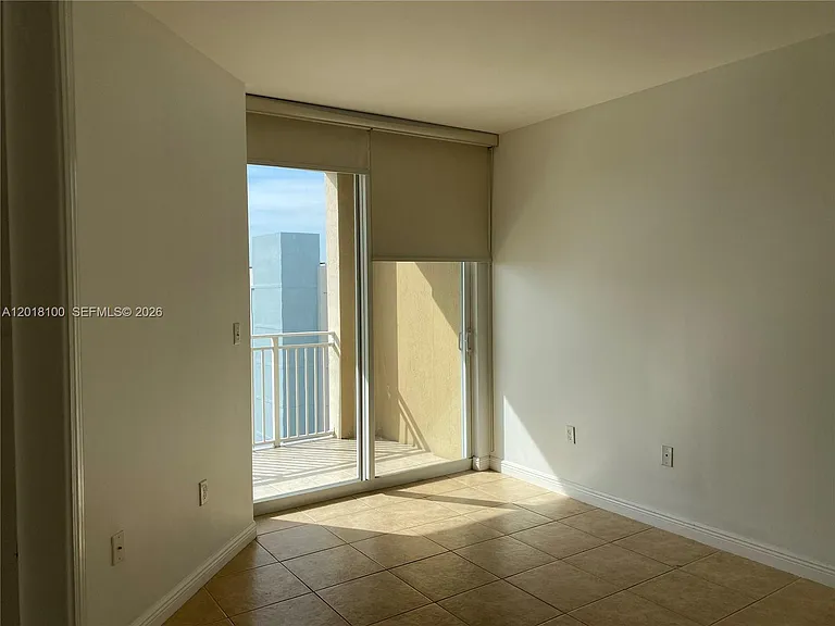 2425 SW 27th Ave #1008 — Photo 7
