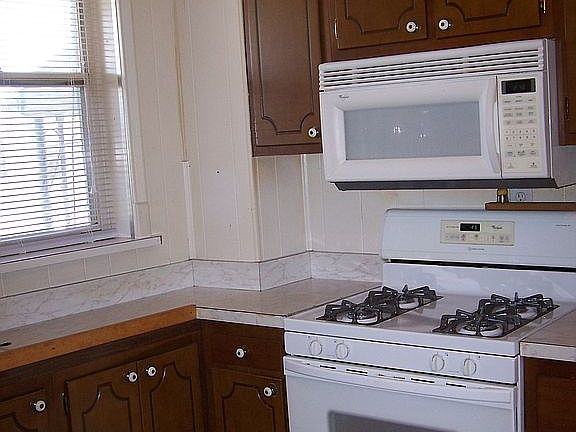 Kitchen + gas stove!