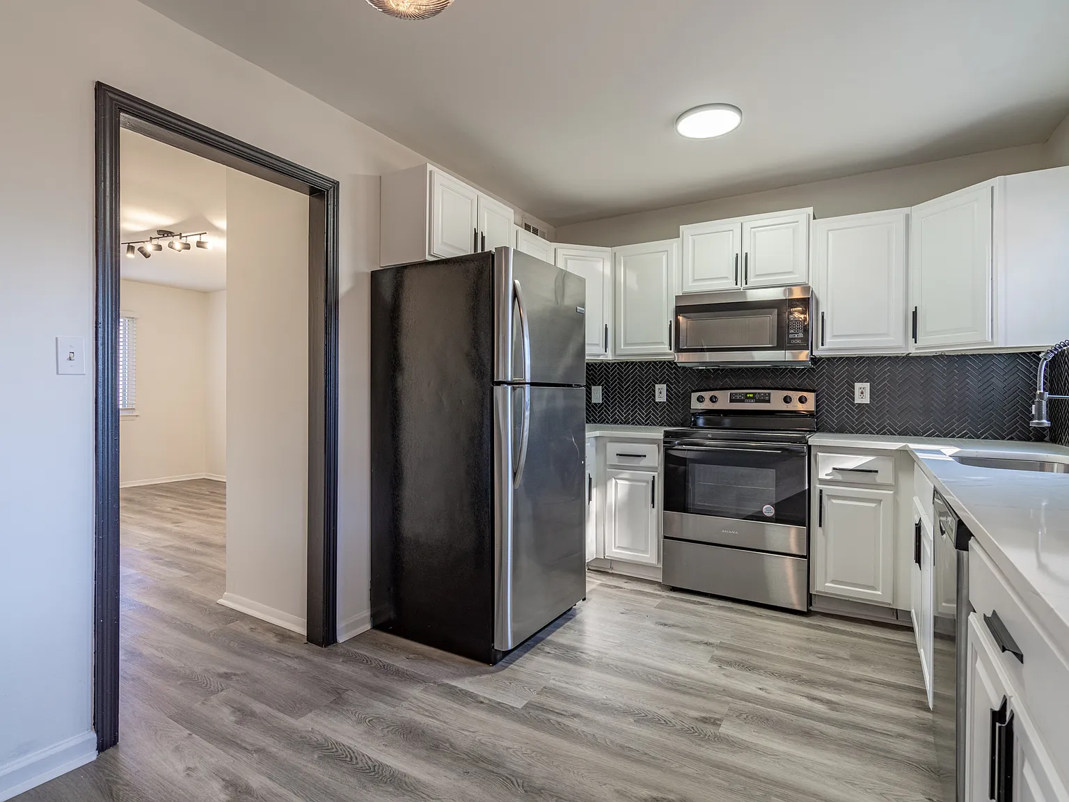 2 bed, 850 sqft, $1,395 — Photo 3