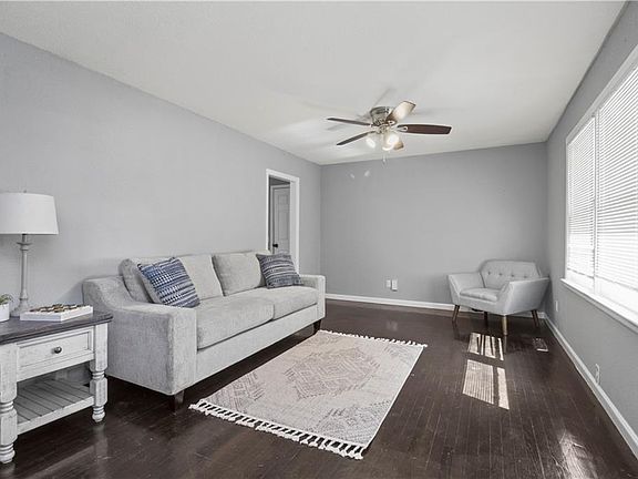 5th image of 10508 Corrington Ave