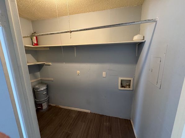 1104 NE 9th St APT 202