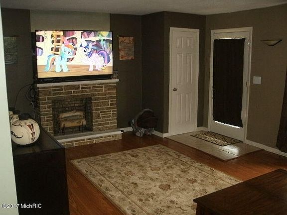 5th image of 449 Kublick Dr