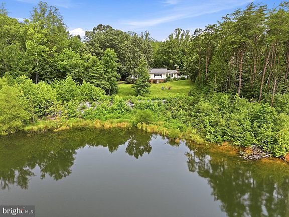 3rd image of 512 W Rocky Run Rd