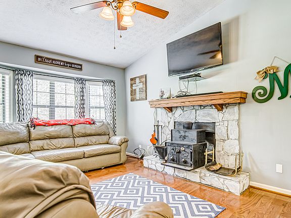 4th image of 3250 Rosewood Way