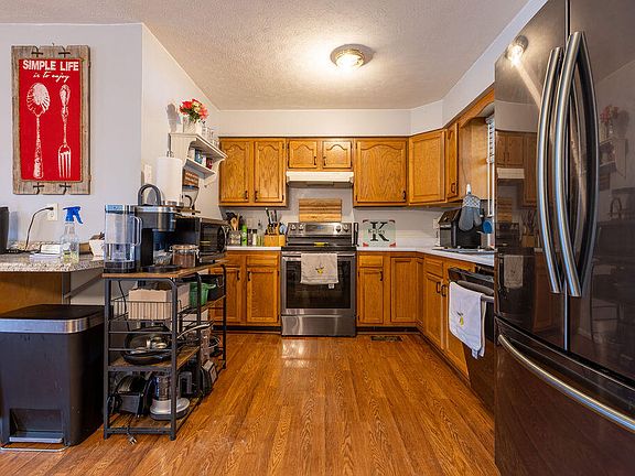 5th image of 223 Maher Dr