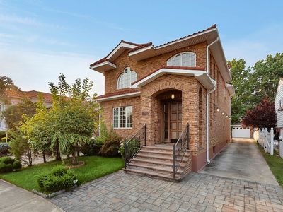 209-25 28th Ave #1, Bayside, NY, 11360