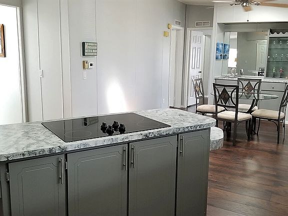 3rd image of 2046 Bayou Dr S