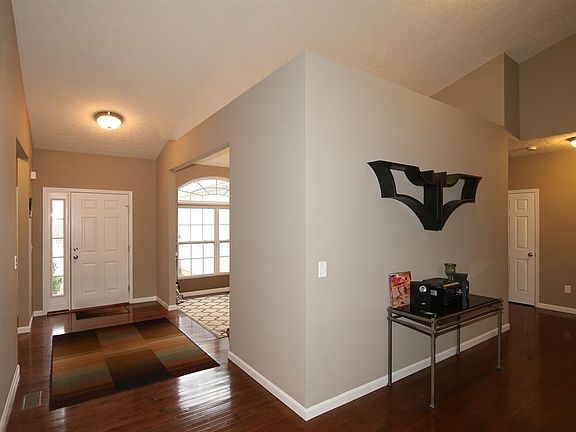 2nd image of 929 Shireton Ct