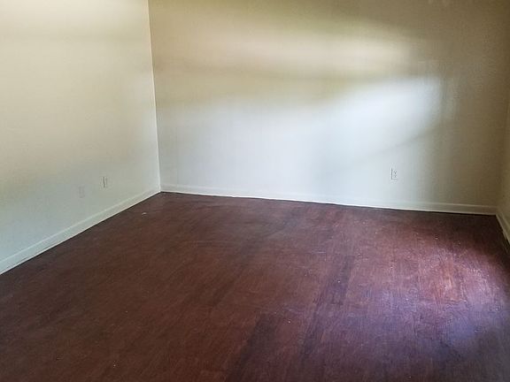 3rd image of 2010 W Algonquin Trl APT 5