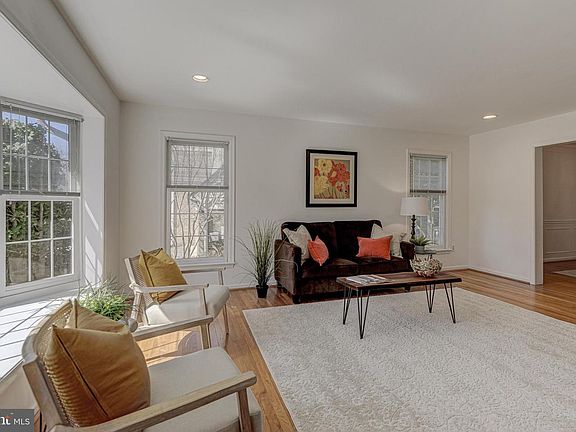 4th image of 9409 Sunnyfield Ct