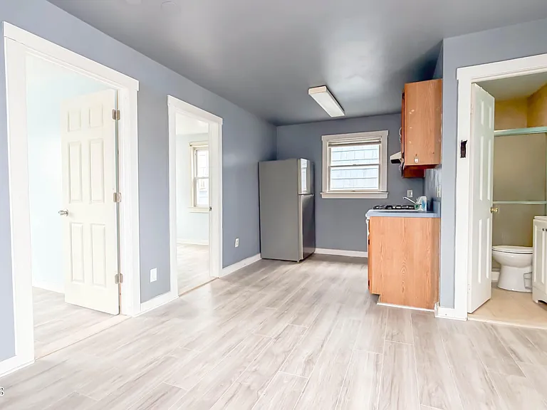13 Decatur Ave #B — Photo 14