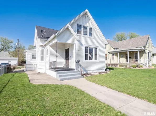917 Highland Ave, Pekin, IL 61554
