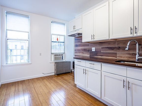 4th image of 67 Jewel St APT 3L