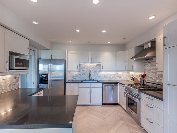 5th image of 674 Missouri St