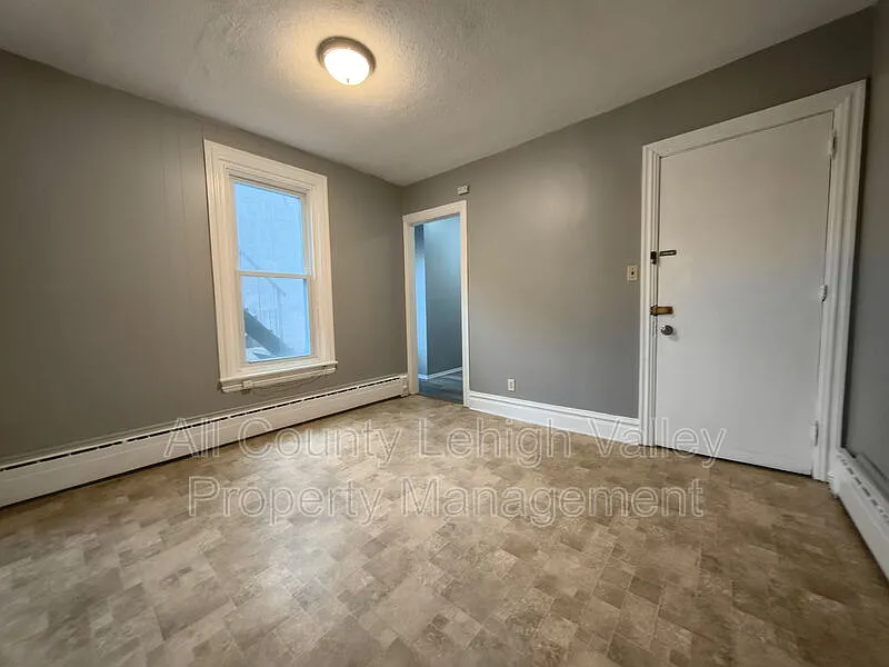 Building Photo - 417 N 9th St